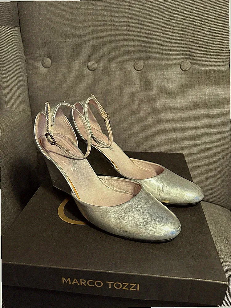 3 SUISSES Damen Keilpumps Keilabsatz Silber Party Schuh Pumps Absatz 8,5 cm hoch