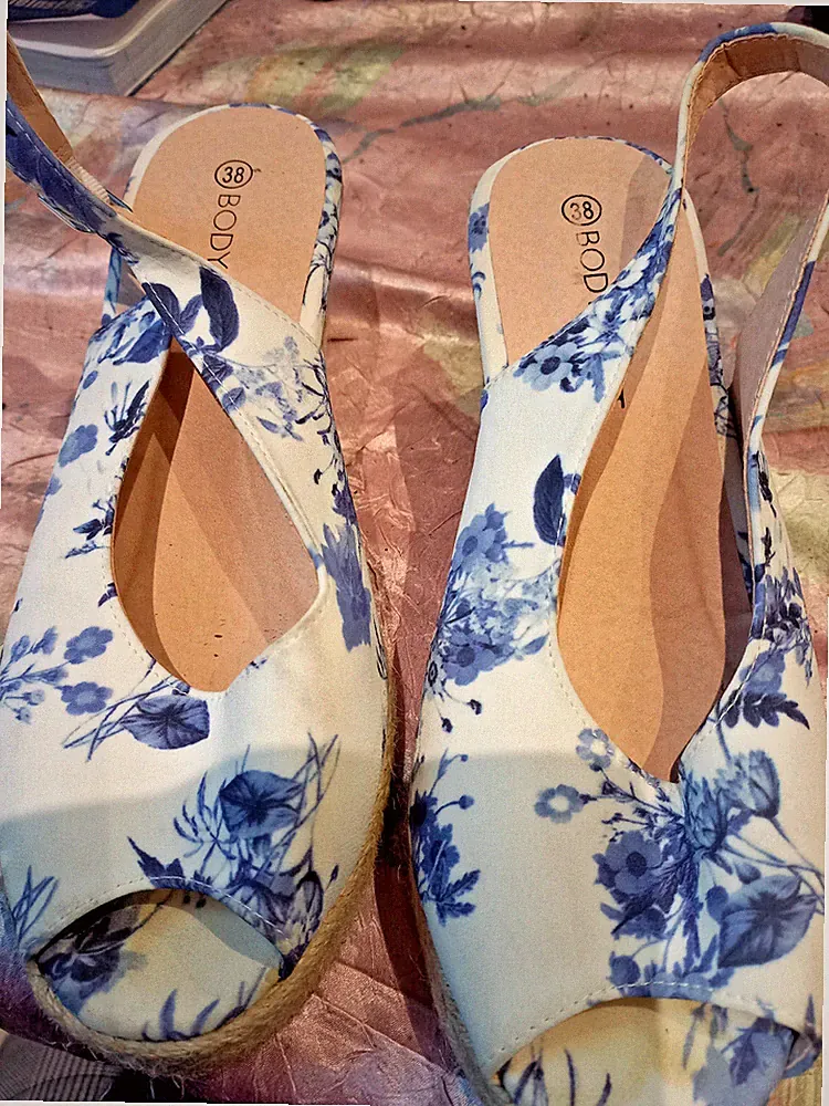 5 verschiedene paar Damenschuhe, Riemensandaletten, Gr. 37 und 38, einzeln