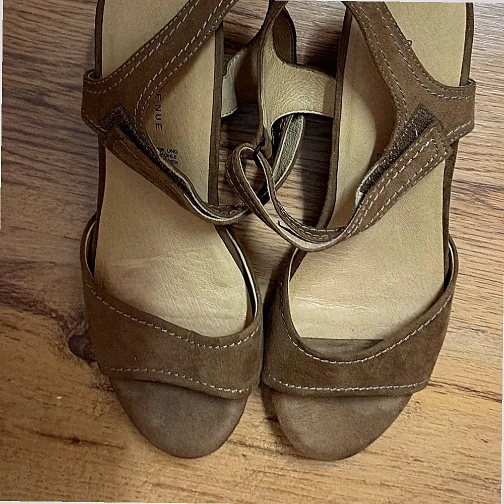 5th Avenue Damen Riemchensandalen Braun Keilabsatz mittel Klett Kontrastnähte