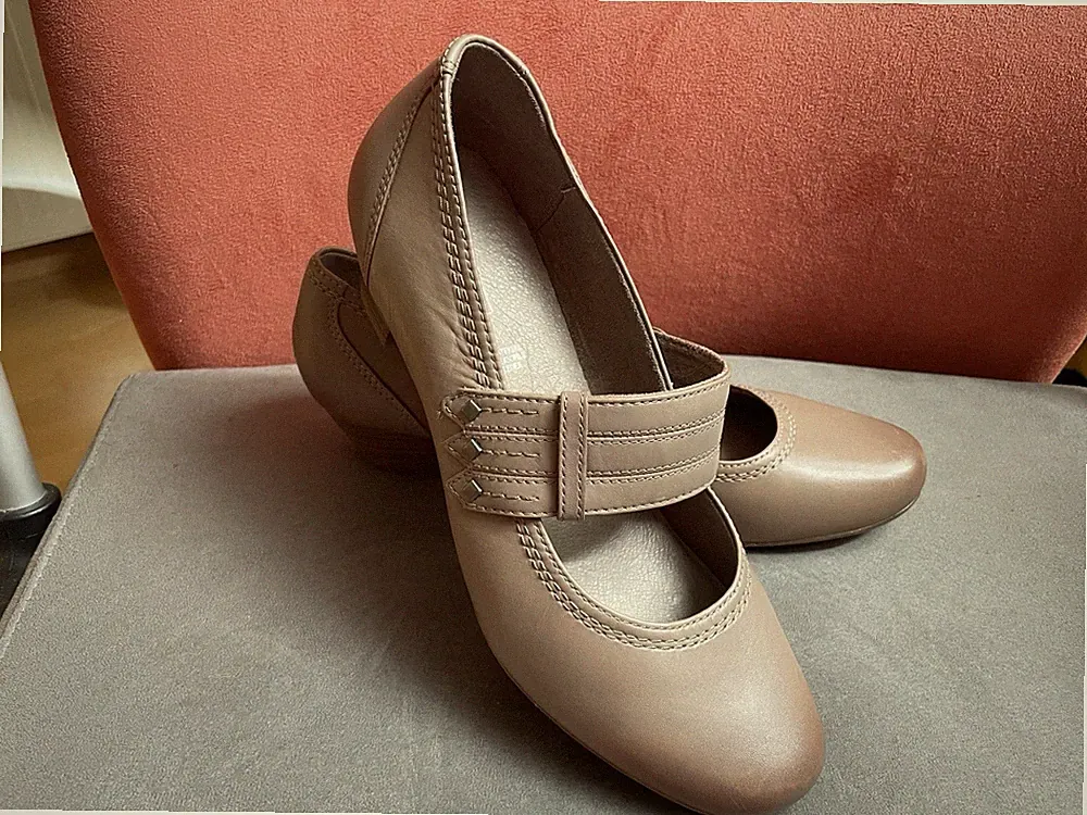 5th Avenue Pumps Halbschuhe Echtleder hellbraun/beige Gr.39 Gummizug Absatz 4cm