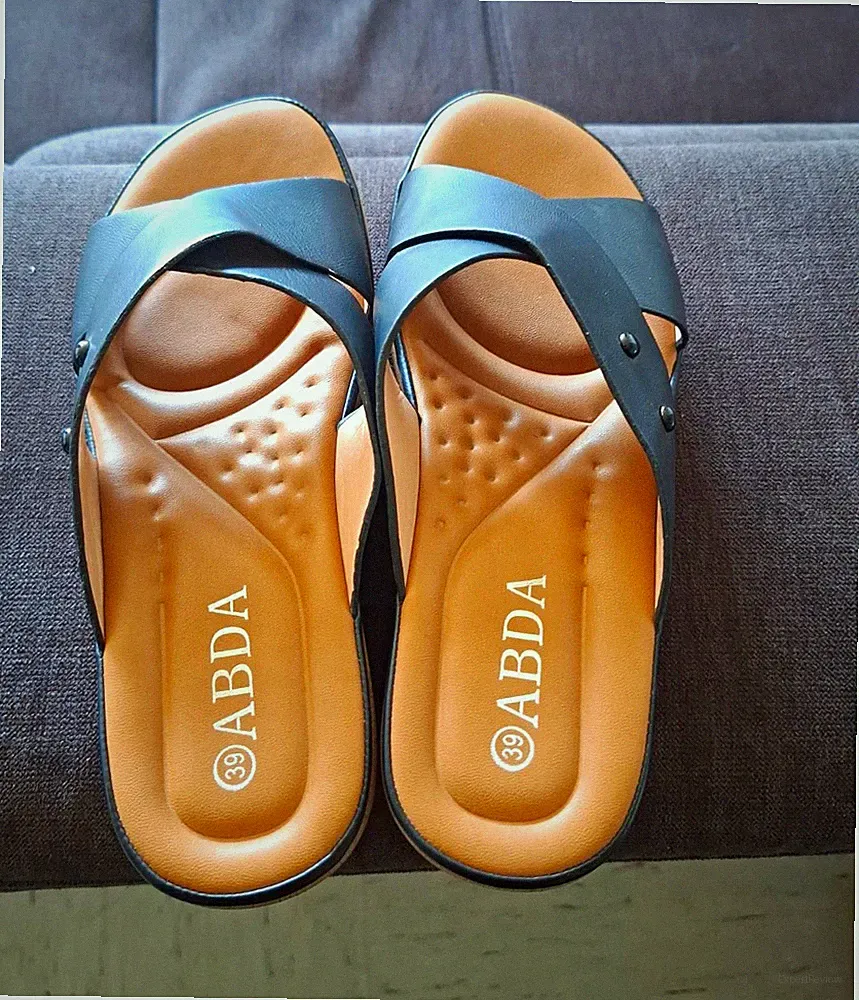 Keilabsatz Sandalen nach Farbe