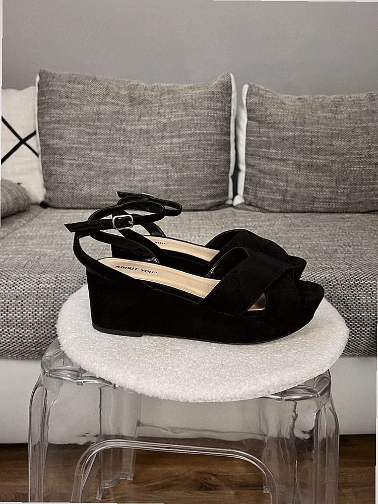 About You Keilabsatz Sandalen Velour Wildleder-Optik Gr 39 schwarz Plateau Party