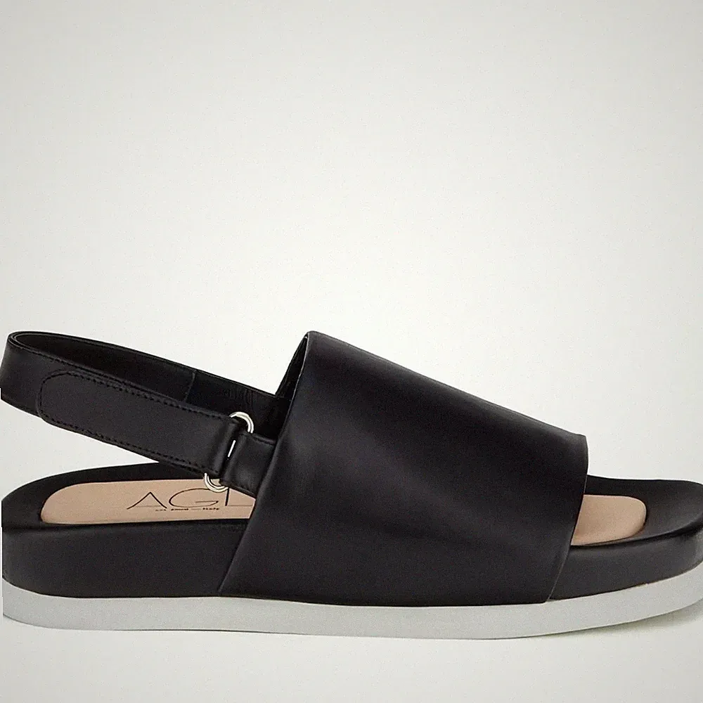 AGL Holly Damen Schwarze Keilabsatz Ledersandalen Peeptoe D677002PGK0521E295
