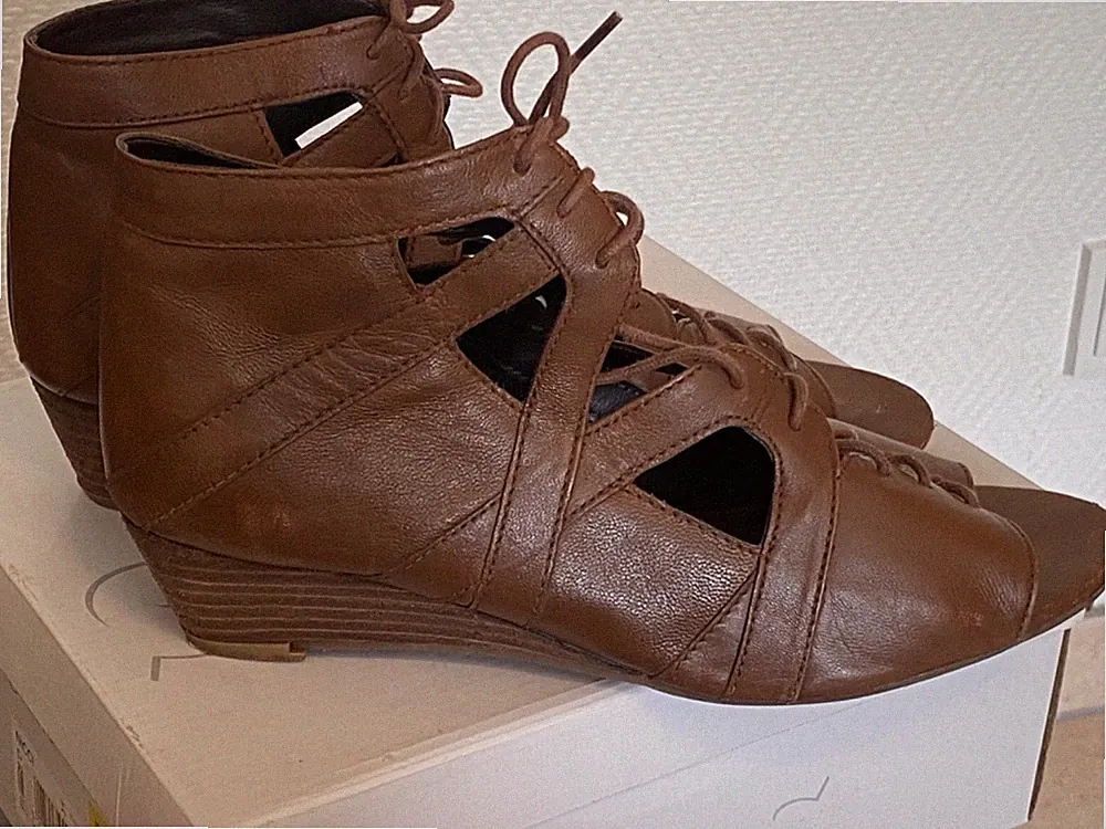 Akira Keilsandaletten Gr.42 cognacbraunes Leder zum Schnüren peeptoe Absatz 4cm