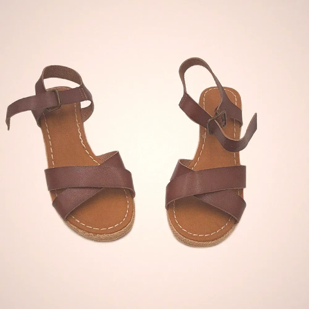 Amazon Essentials Keilabsatz Sandalen