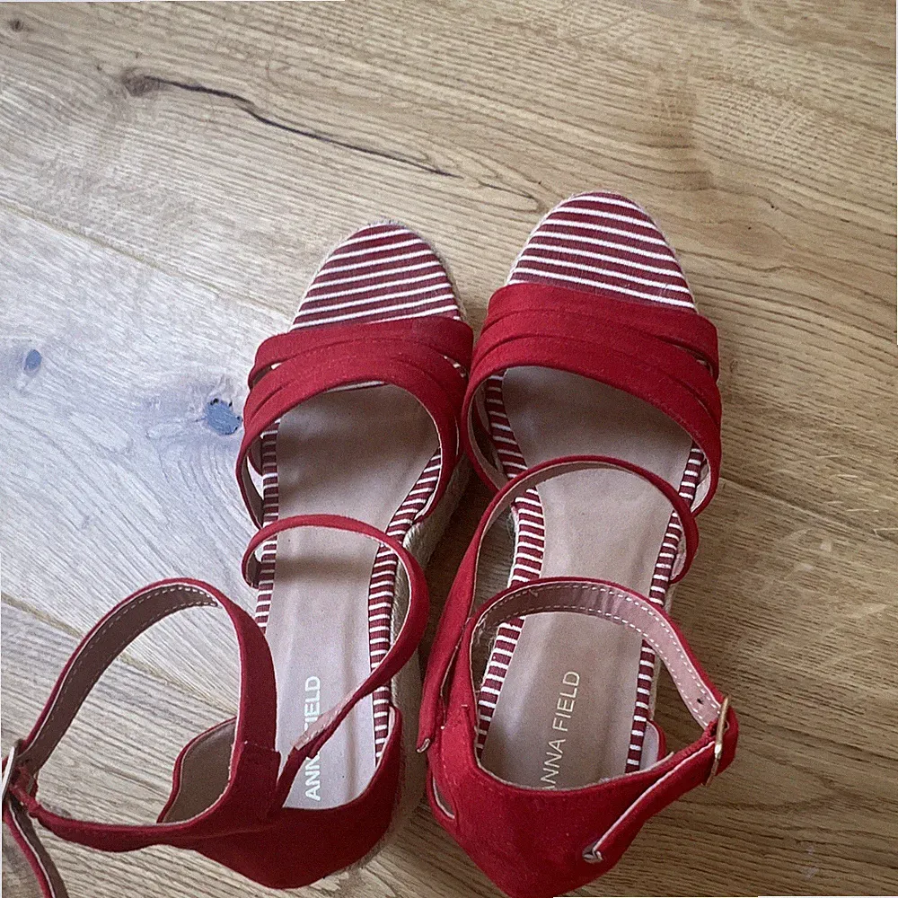ANNA FIELD Damen Keilsandalen Gr. 39 Textil Riemchen Schnalle gestreift