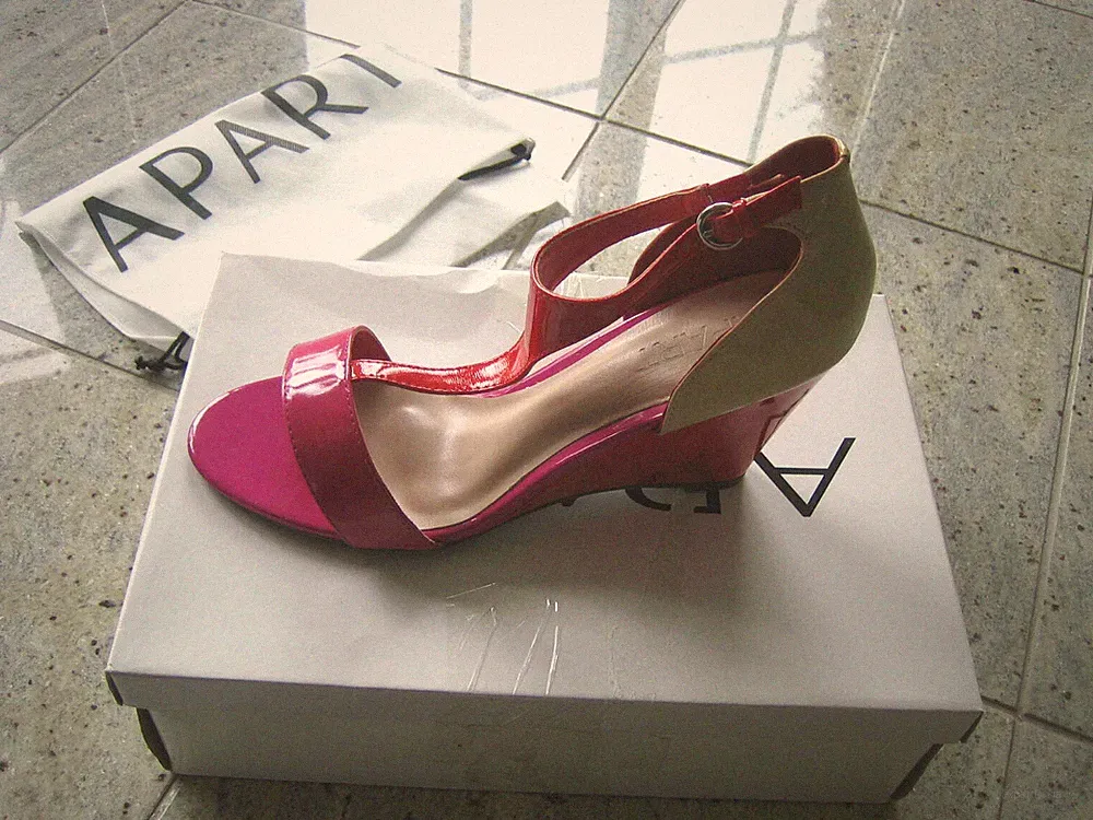 Apart Sandalette - aus Lackleder, im Farbmix, mit verstellbarem Fersenriemen