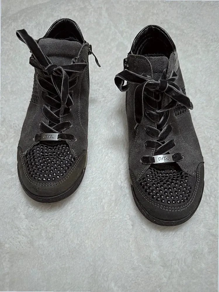 Ara Graue Wildleder Sneaker High Top Mit Nieten Hidden Wedge Keilabsatz US 7.5