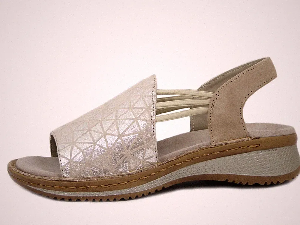 Beige Leder Sandalen Für Damen Mit Elastischem Weiten Fußbett Niedriger Keil ARA
