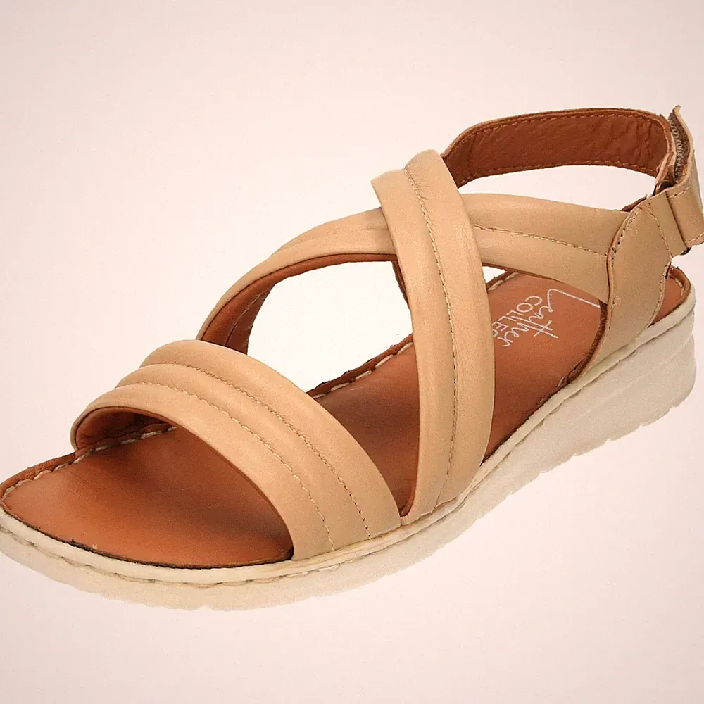 Beige Leder Sandalen offene Zehenpartie Schuhe bequem flexibel Fersenriemen niedriger Keilabsatz