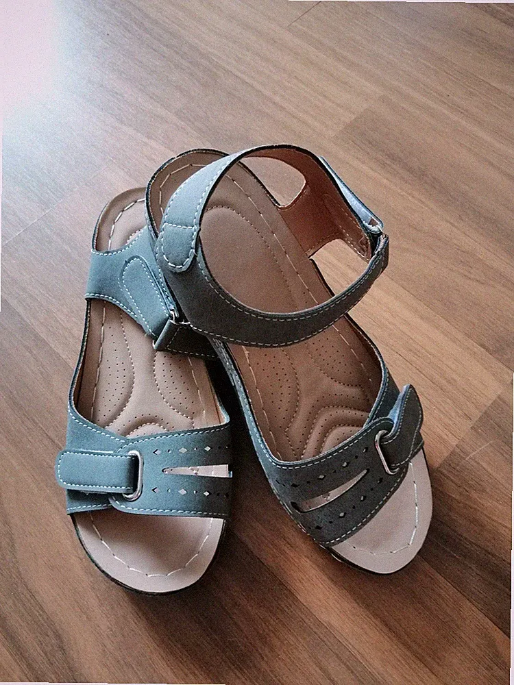 Bequeme Damen Sandaletten mit Keilabsatz * Größe 38 * Mittelgrau * NEU *
