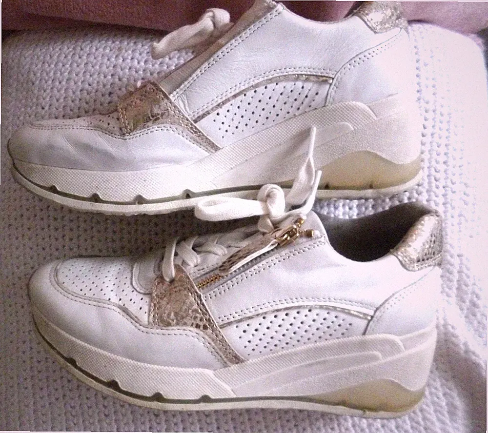 bequeme Sneaker Schuhe von BAMA 37 weiß gold 5,5 cm Keilabsatz neu besohlt TOP !