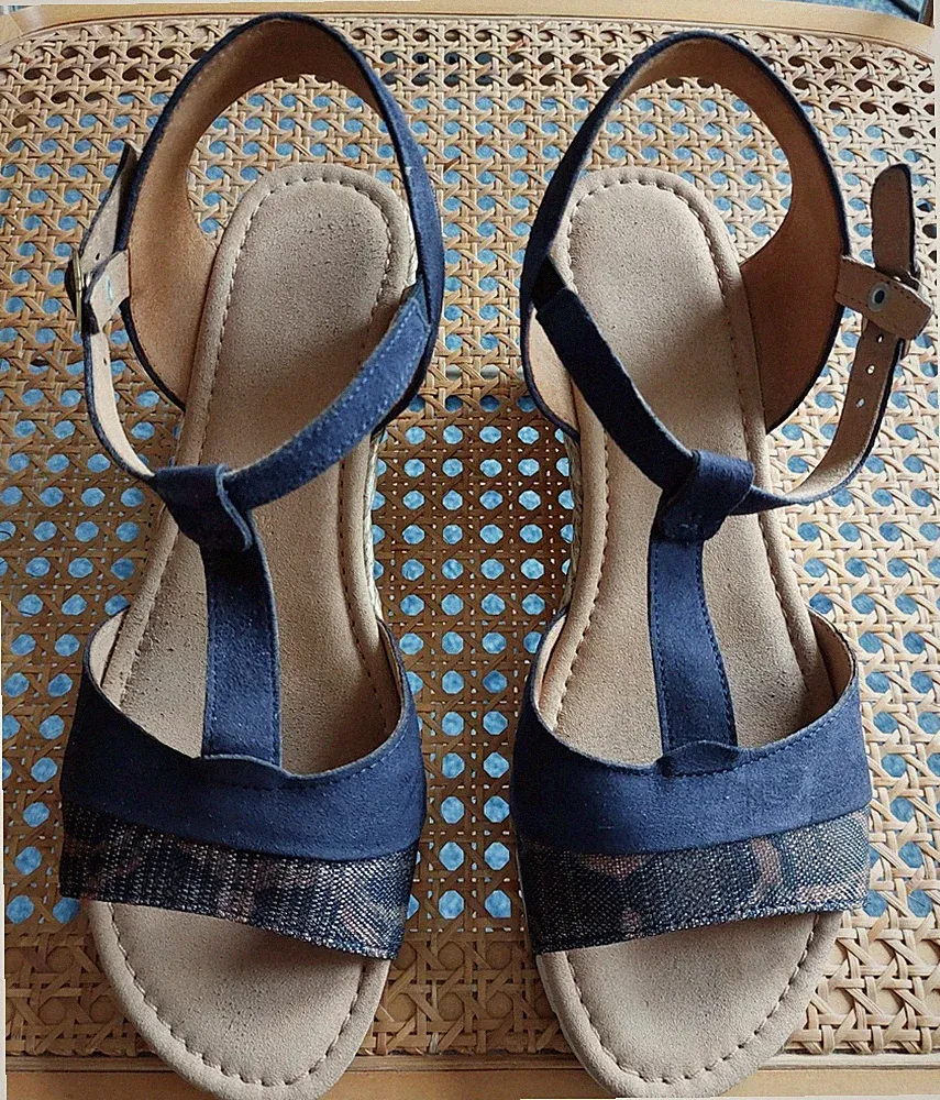 Blaue Damensandale Gr. 6 1/2 von Gabor wenig Getragen !!!