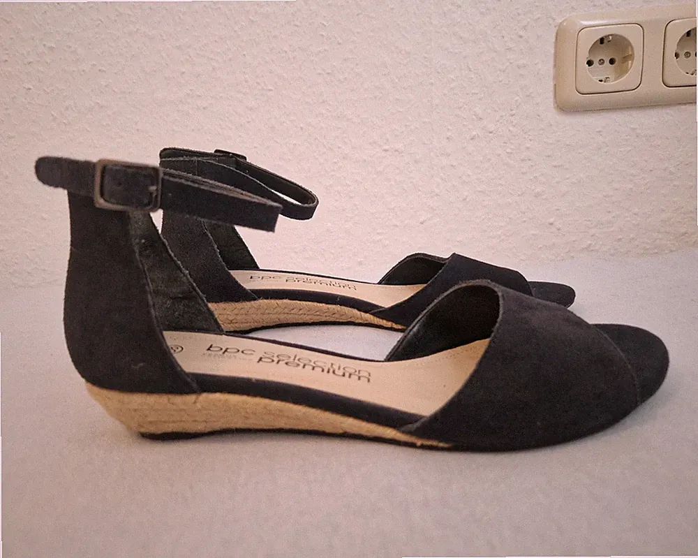 bpc selection premium Damen Sandalen Schwarz Gr. 38 Keilabsatz Riemchen