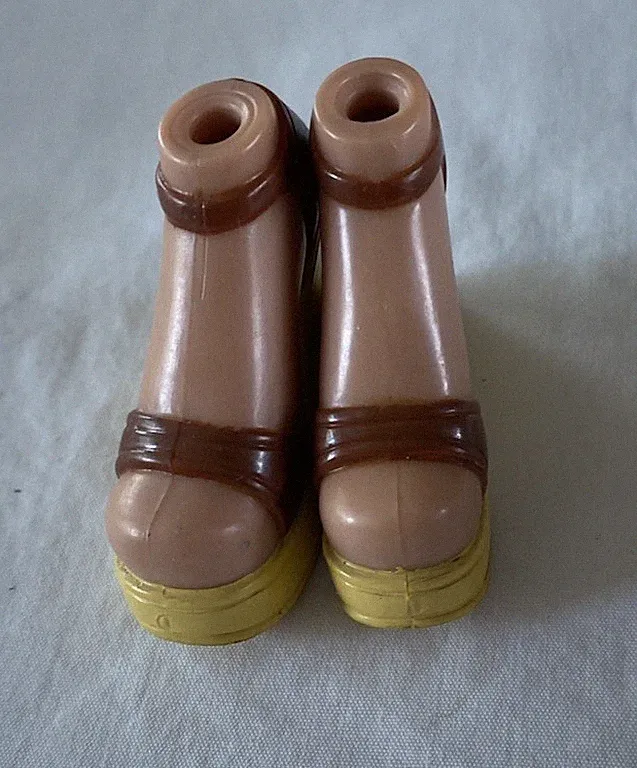 Bratz Yasmin Sasha braun gelb Keilabsatz Schuhe Sandalen Absätze MGA