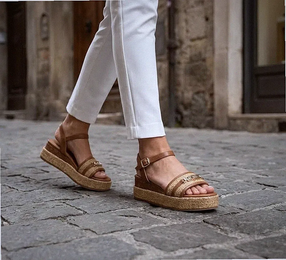 BRAUN DAMEN SANDALEN MIT KEILABSATZ 4US CESARE PACIOTTI UZM10 MODE SOMMER 2026