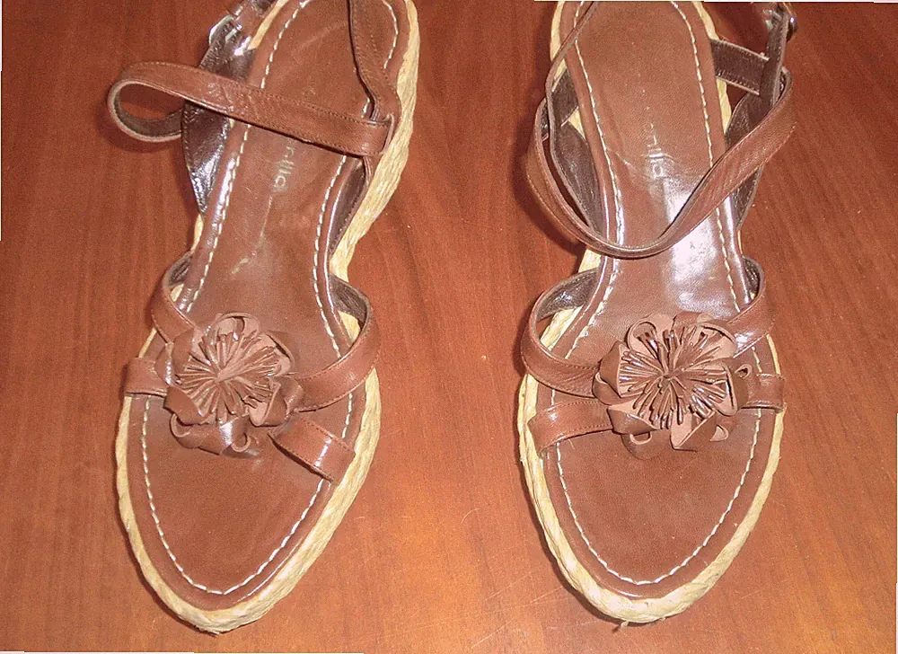Braune Sandale mit Hanf-Keilabsatz und Blüte Gr. 39 1/2