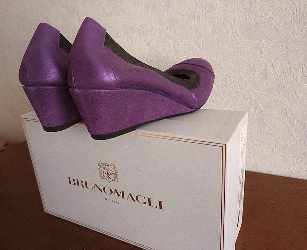 BRUNOMAGLI Damenschuhe lila dehnbar Keilabsatz mittelhoch Größe 8/ UK 6/...