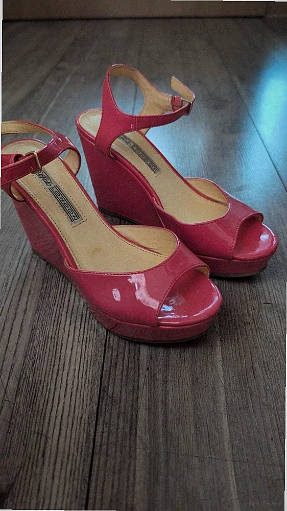 BUFFALO Damen Sandalen Rosa EU 36 Lackleder Keilabsatz hoch Knöchelriemen