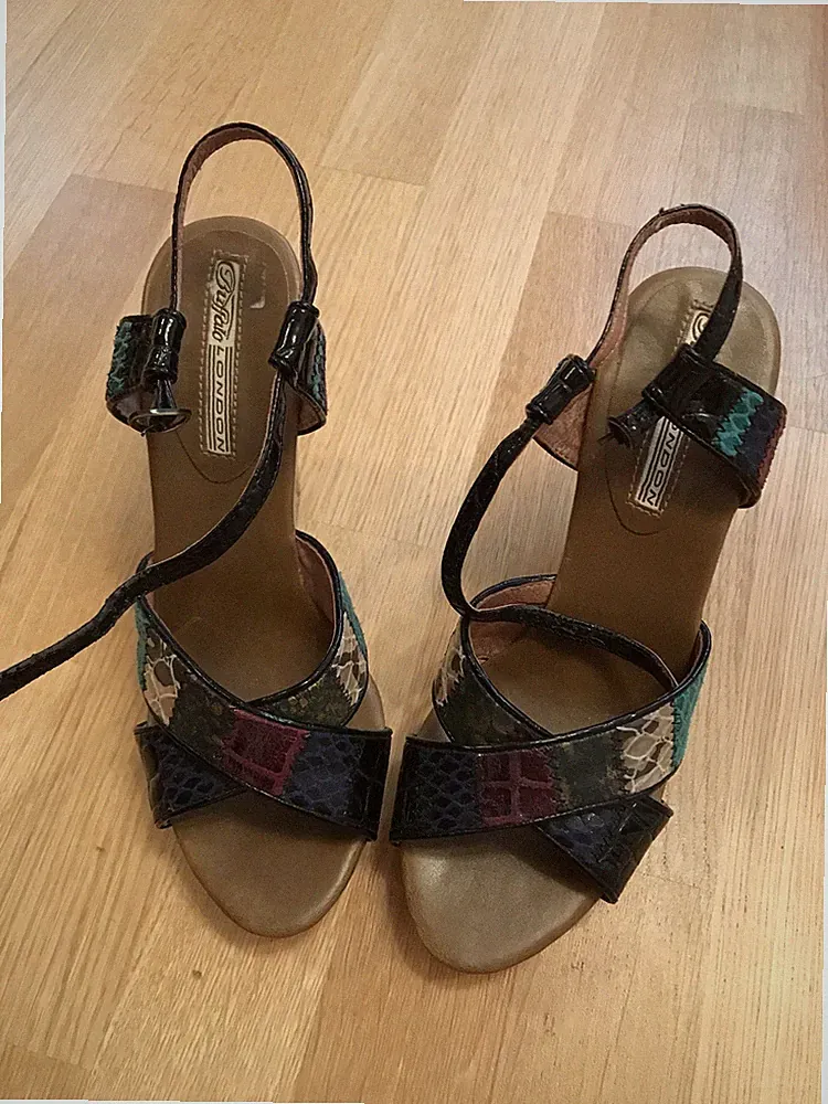 Buffalo Sandalen Keilabsatz Wedges Plateau Gr. 37 NEU