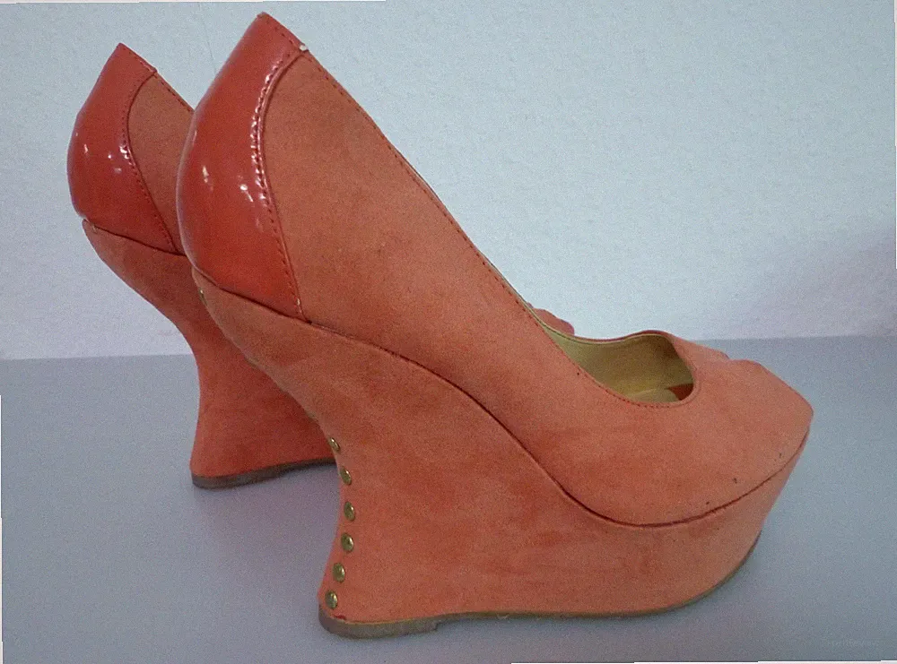 BULLBOXER Elegante Peeptoe Pumps mit Keilabsatz - lachsfarben - Größe 38