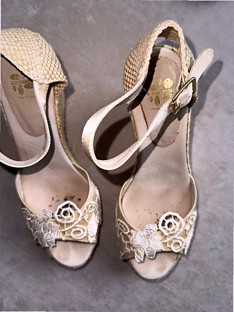 Carmen Damen Sandalen Keilabsatz mittel Beige/Weiß Riemchen bestickt EU 40
