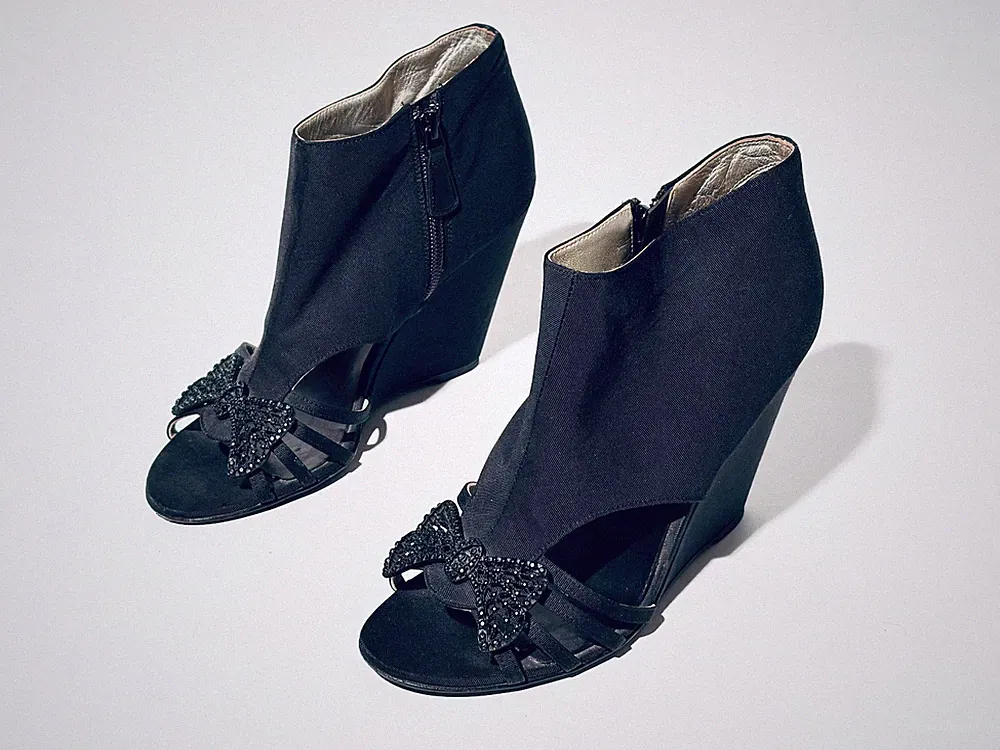Chanel Peep-Toe-Keilsandalen, schwarz, 2000er Jahre – Größe 38
