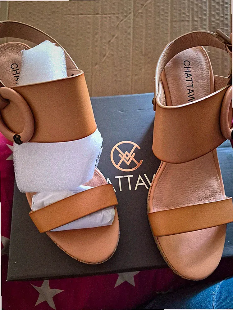 Chattawak Damen Keilsandalen Beige Leder Riemchen Schnalle Plateau Gr. 41