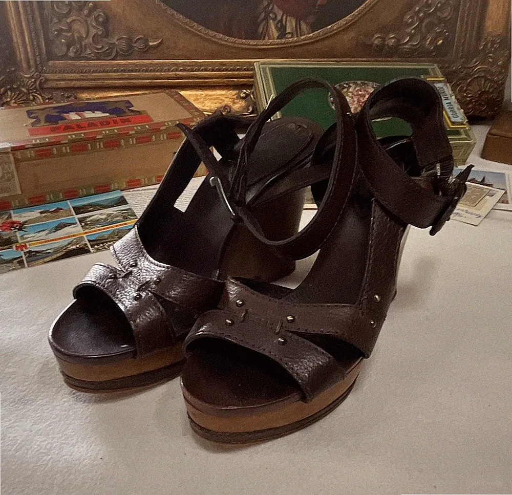 Chloé Damen Sandalen Leder braun EU 38 Riemchen Keilabsatz Schnalle Nieten