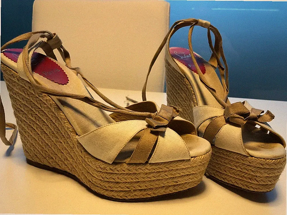 CHRISTIAN LOUBOUTIN ESPADRILLES MIT SPITZENSCHNÜRUNG 38, PLATEAU, KEILABSATZ 12 CM.