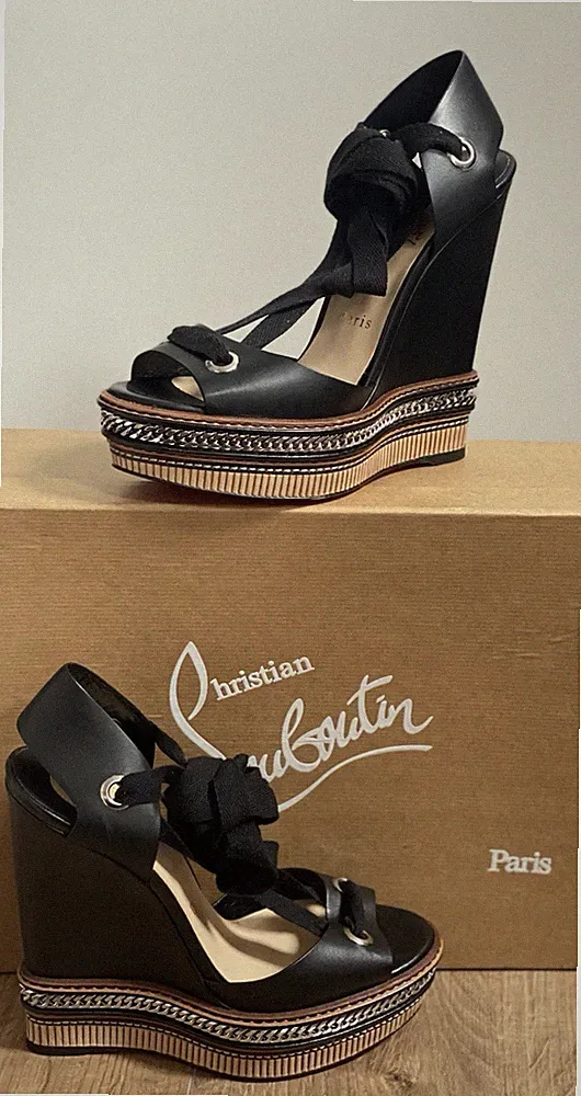 CHRISTIAN LOUBOUTIN Leder Sandalen Keilabsatz Tribuli 140 Kettenbesatz UK5 EU38 Neu mit Karton