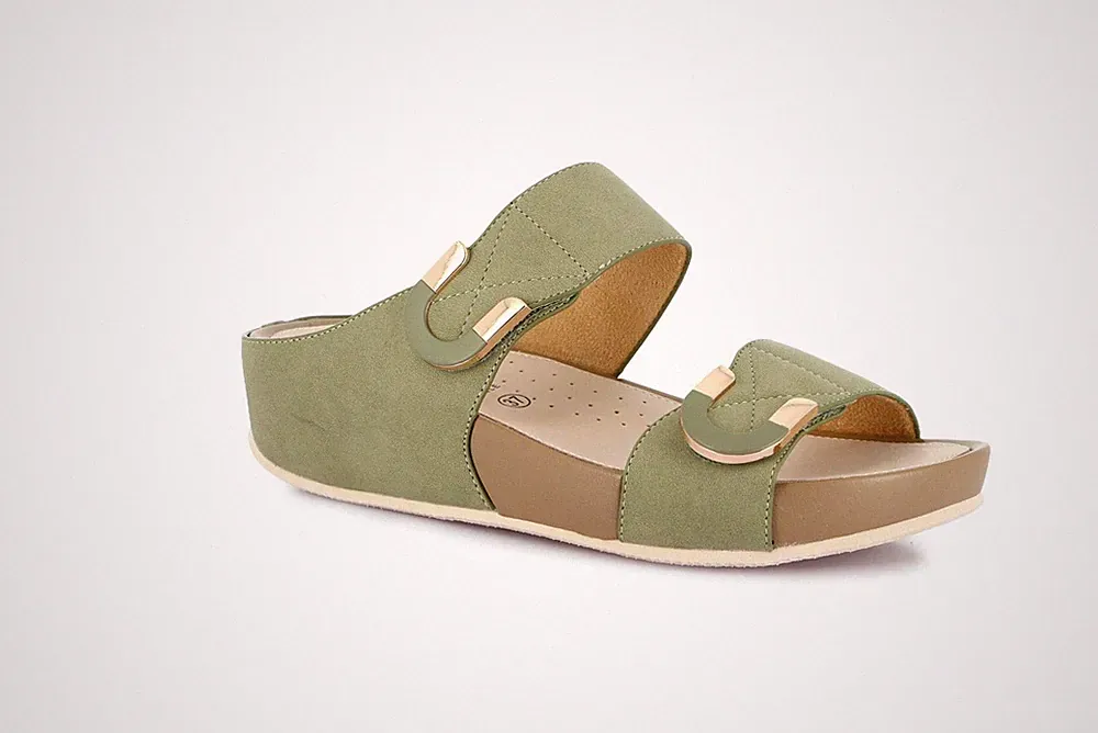 CI3114 GRUNLAND DIRA DAMEN SLIPPER OLIV MIT VERSTELLBAREN RISSEN WEICHER KEILABSATZ