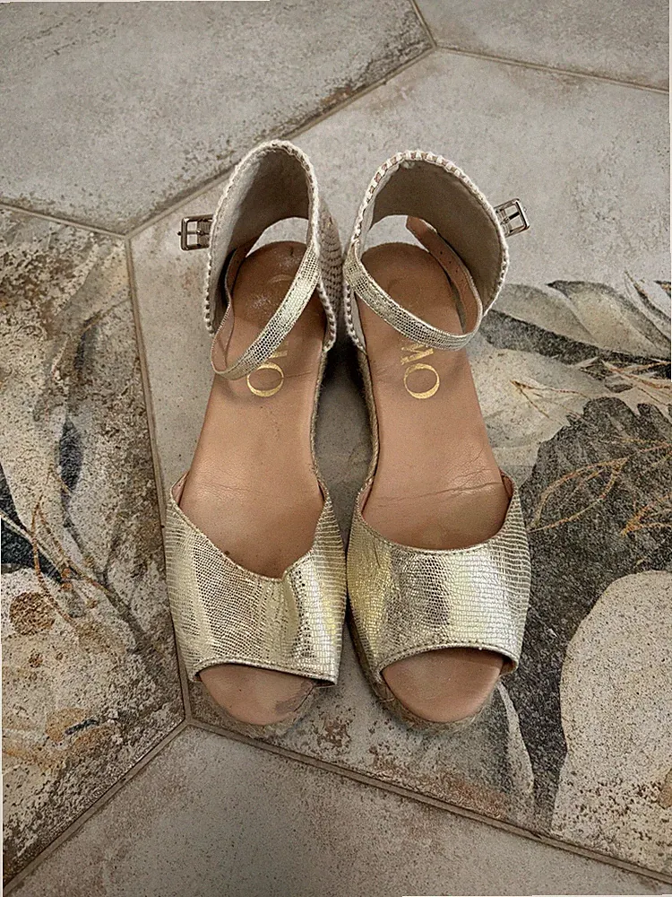 CIMO Gold Espadrilles – Größe 37 – Keilabsatz ca. 5 cm – Metallic Gold