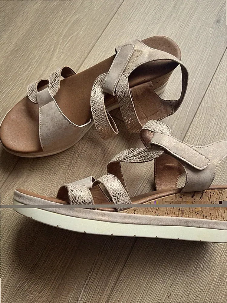 Clara Barson Damen Sandalen Keilabsatz Leder Gr. 41 Metallic/Beige TOP
