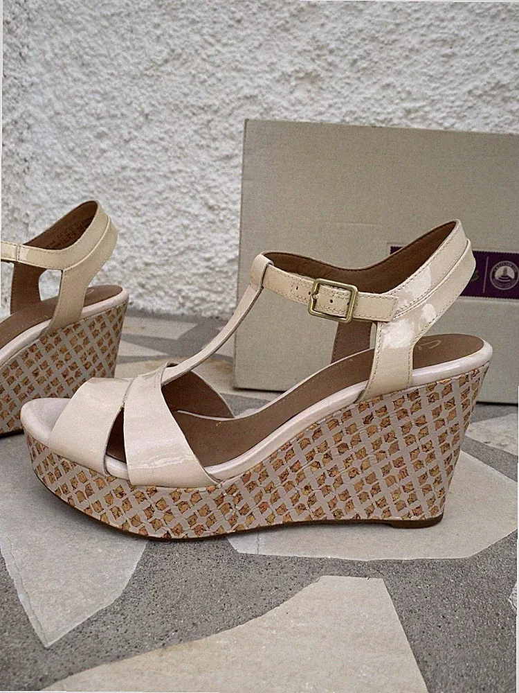 ☀️CLARKS artisan☀️edle Wedges•Nude•Lackleder• Karo-Absatz & Plateau•sehr bequem