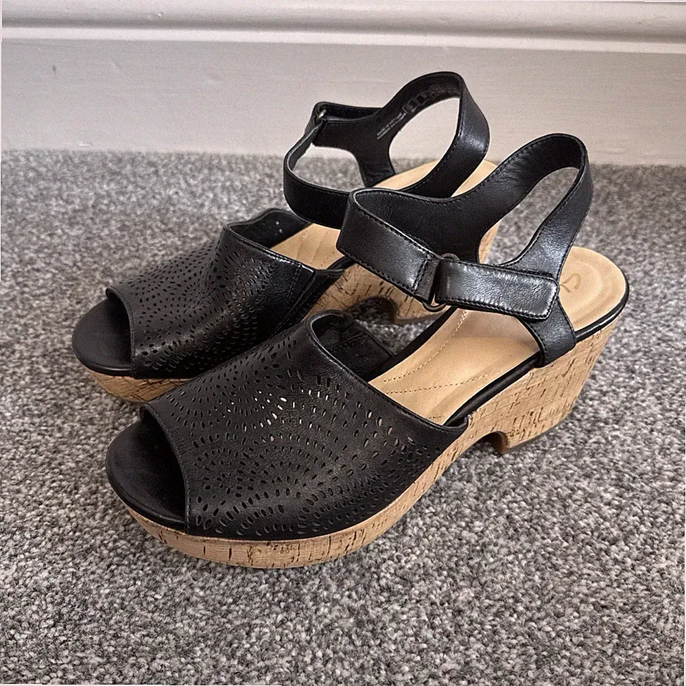 Clarks Artisan Maritsa Nila schwarze Leder-Plateausandale Kork Keilabsatz UK 5,5 D