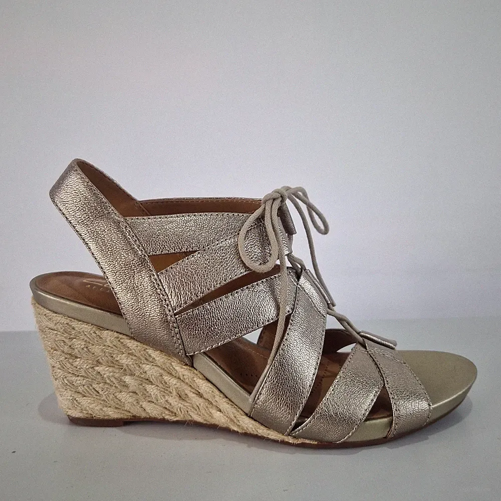 Clarks Artisan UK 6 Gold Metallic Acina Chester Leder Espadrille Keilabsatz Sandalen