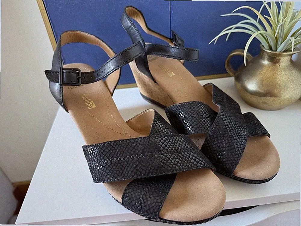 Clarks Collection / Soft Cushion / Keilsandale / Schwarz / Gr. 39 / ungetragen