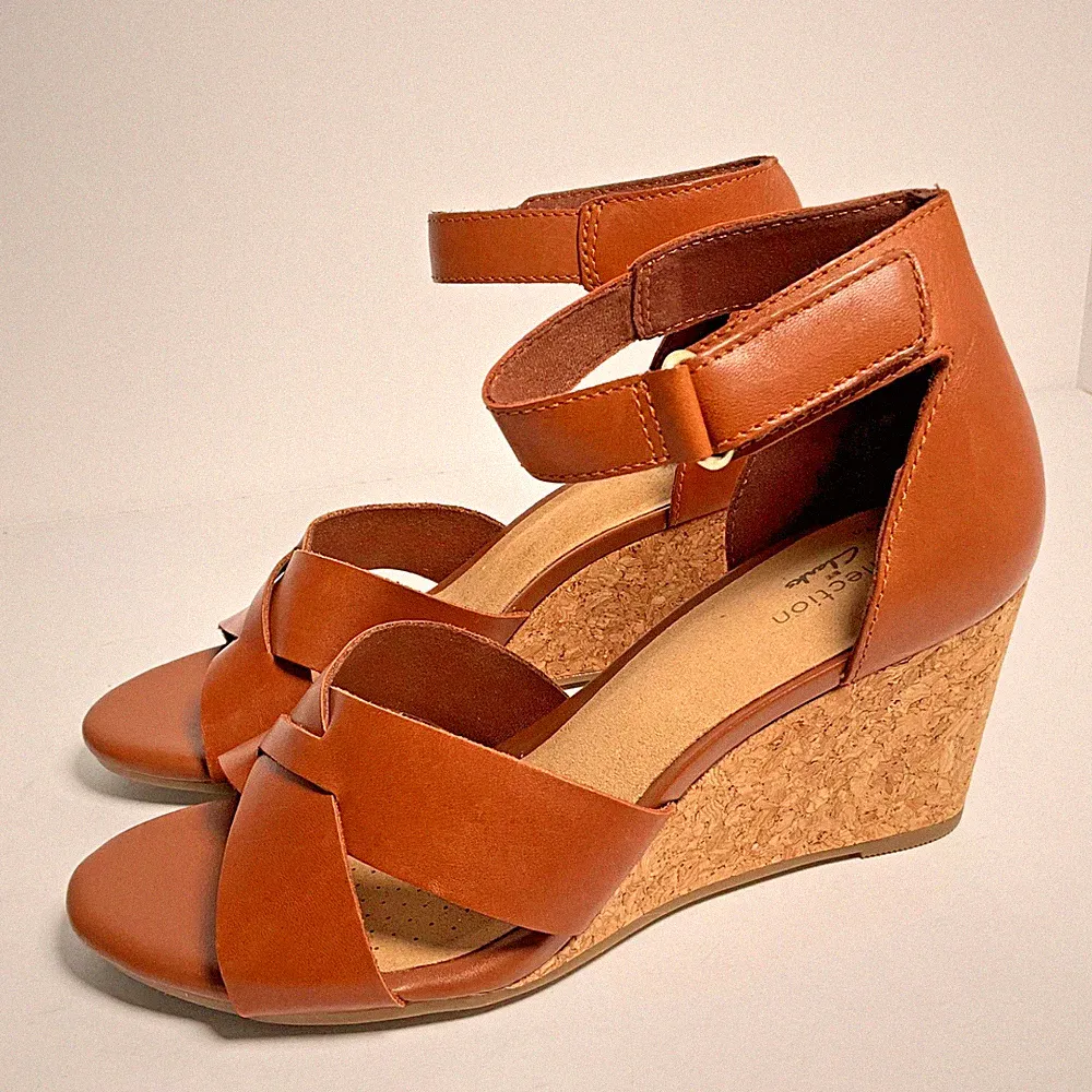 Clarks Damen-Keilsandalen Größe 4,5 EU 37,5 hellbraun geschlossener Absatz offene Zehenpartie