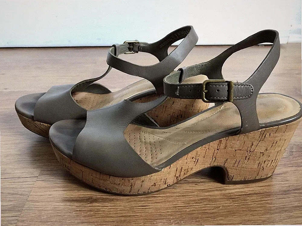 Clarks Damen Keilsandalette Gr. 41,5 Sandalette Keilabsatz Plateau Sandale Leder