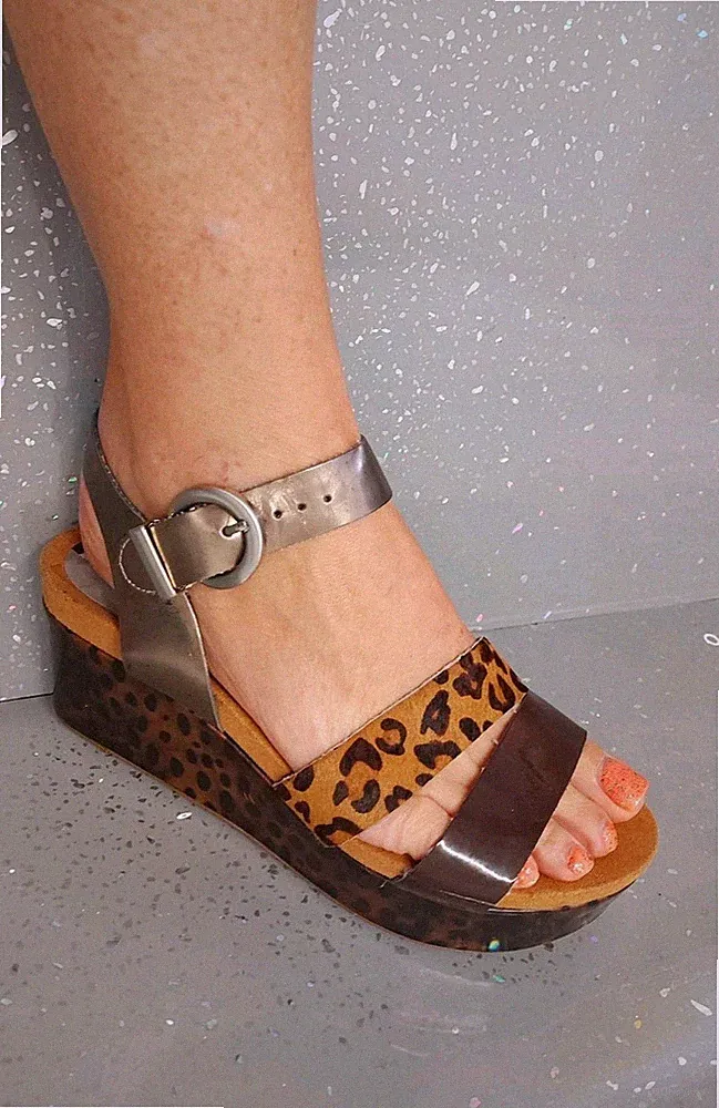 Clarks Damen Plateau Keilabsatz Sandalen Größe 4,5 Braun Multi Leder Offene Zehenpartie Knöchel