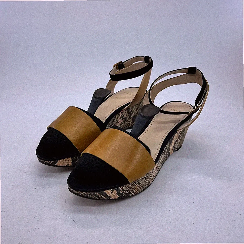 Clarks Damen-Plateausandalen Keilabsatz UK 7,5 hellbraun Leder Schlangenmuster Schnalle