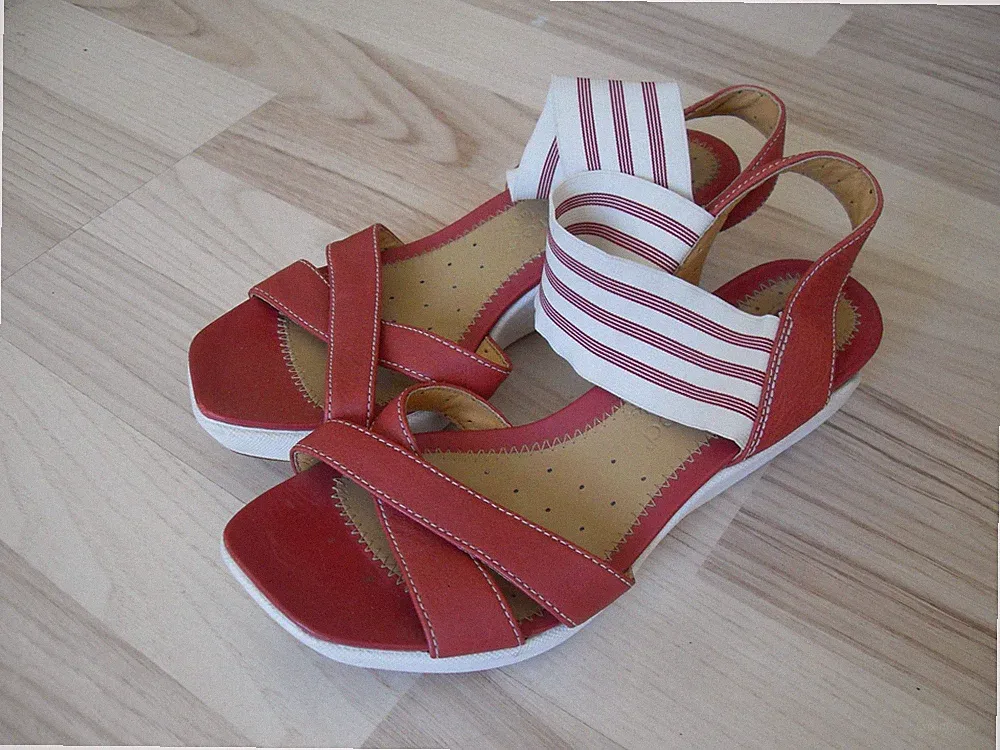 Clarks Damen Sandalen EU 35 Structured rot/weiss