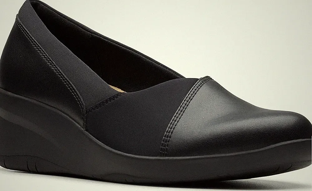 Clarks Damen-Slipper Keilabsatz SUTTYN WALK schwarz Leder UK 5,5 / EU 39 neu mit Karton