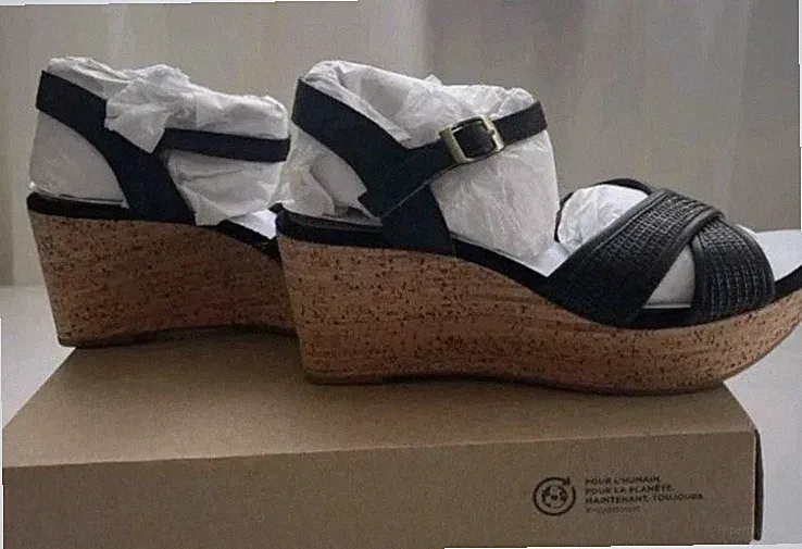 Clarks Elleri pflaume schwarze Leder/Textil Plateau Keilabsatz Sandalen UK GRÖSSE 5,5E EU 39