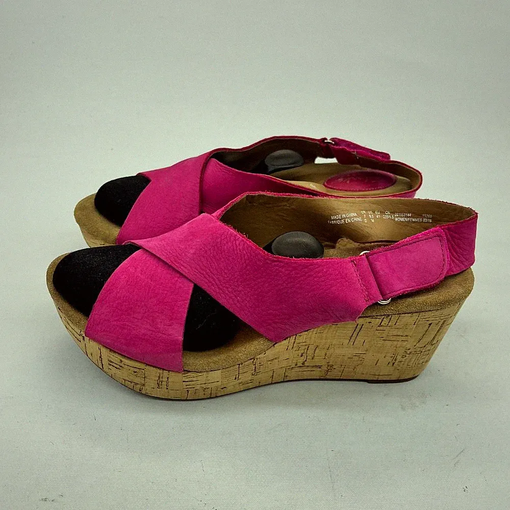 Clarks Keilabsatz Plateau Sandalen Damen UK7 rosa Nubuk gepolstert Komfort Schnalle
