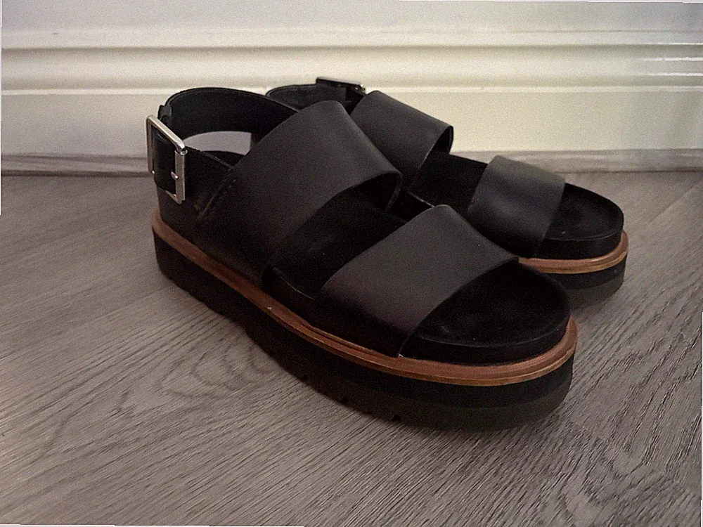 Clarks Orianna Damen-Plateausandalen schwarz Riemen Leder klobig Größe UK 6,5D