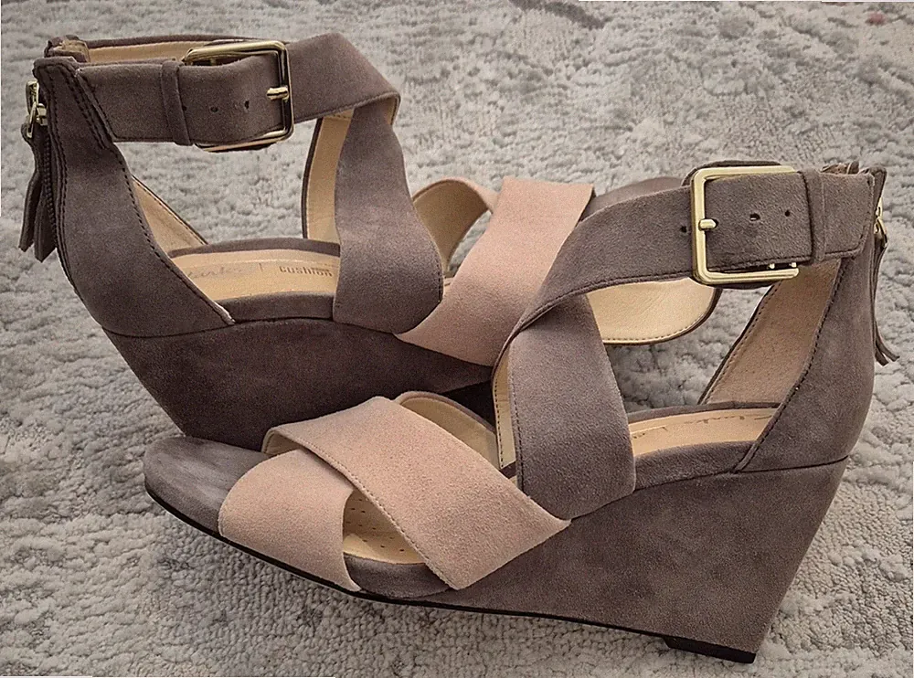 Clarks Sandalen mit Absatz braun Wildleder Größe UK 5,5D