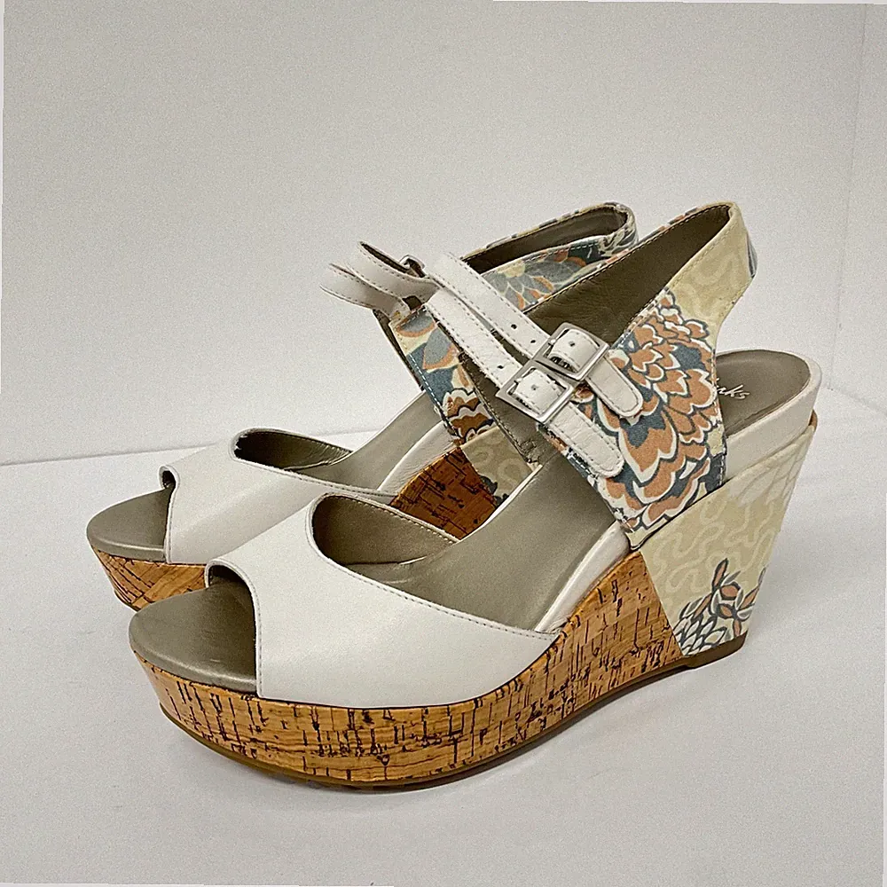 Clarks Sandalen weiß Leder Kork Keilabsatz Blumenmuster Größe UK5,5 EU 39 High Heels