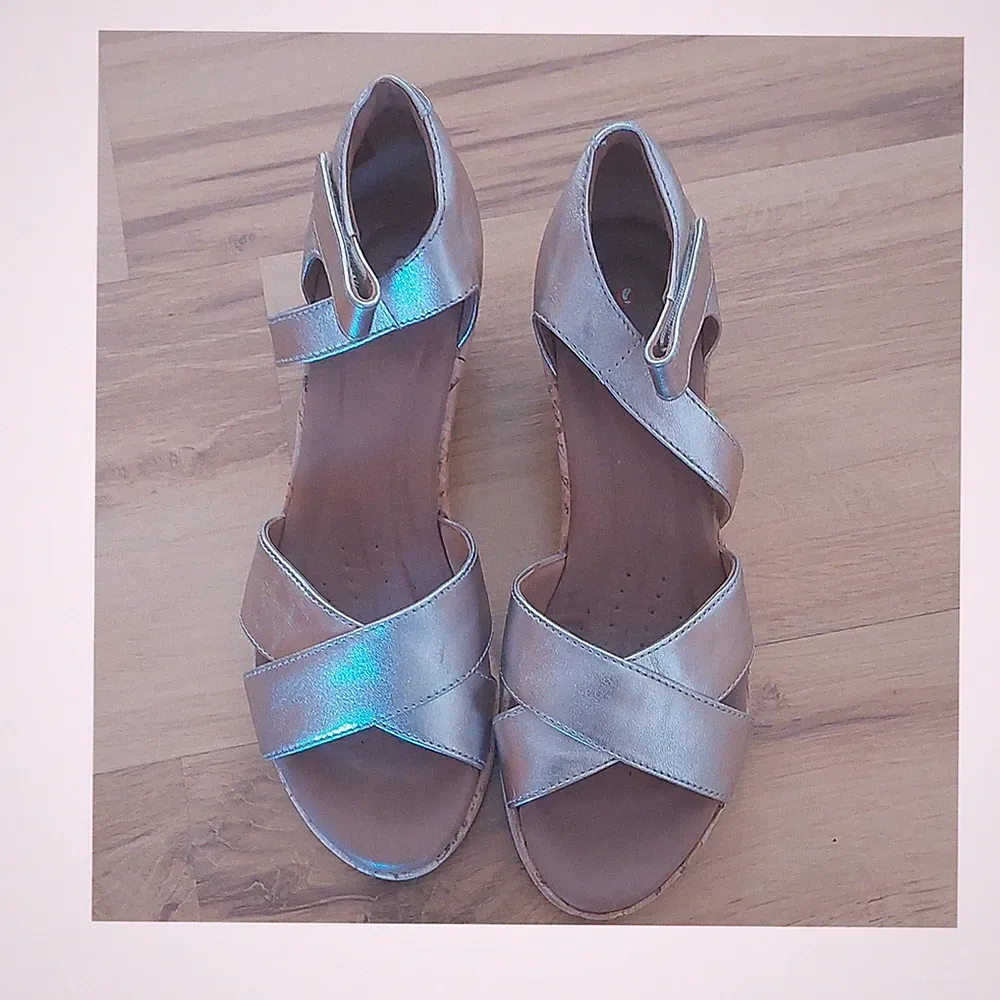 Clarks Unstructured Damen Sandalen Silber Metallic Keilabsatz Größe 38